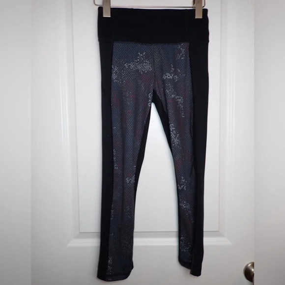 Under Armour Women’s Leggings in Black and Multicolor - Picture 1 of 8